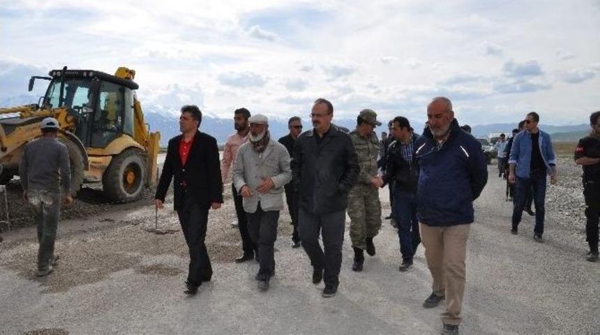 Vali Canbolat, Y&uuml;ksekova Havaalanı&rsquo;nda İncelemelerde Bulundu