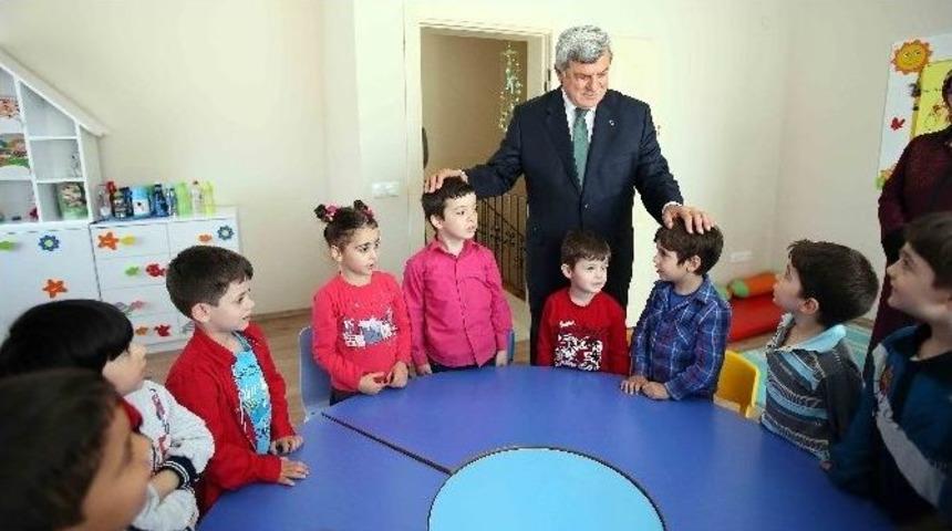 Başkan Karaosmanoğlu, &Ccedil;ocuk Yuvasını Ziyaret Etti