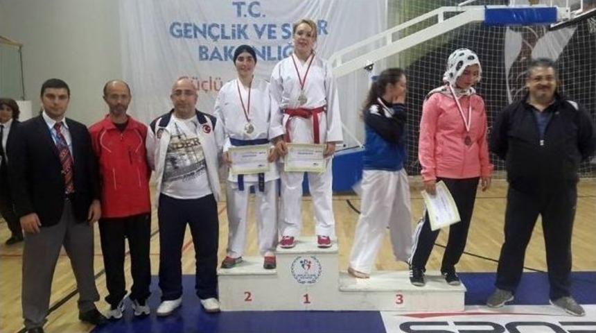 140 Karateci Yalova&rsquo;da Madalya İ&ccedil;in M&uuml;cadele Etti