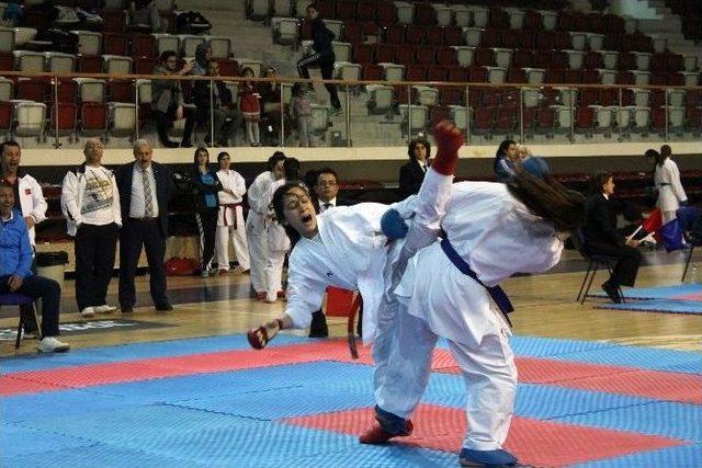 140 Karateci Yalova’da Madalya İçin Mücadele Etti 2