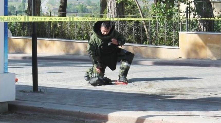 Ş&uuml;pheli &Ccedil;antadan Spor Malzemeleri &Ccedil;ıktı