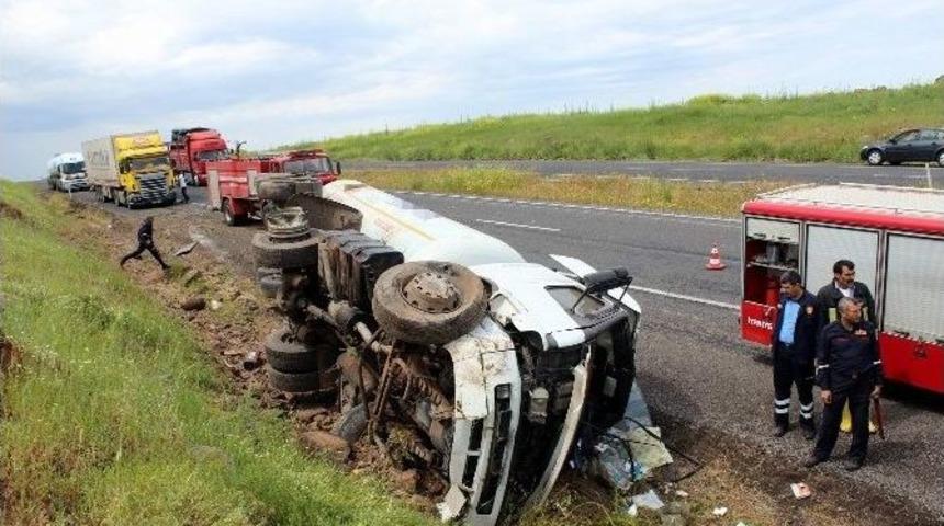 Lpg Y&uuml;kl&uuml; Tanker Devrildi S&uuml;r&uuml;c&uuml; Yaralandı