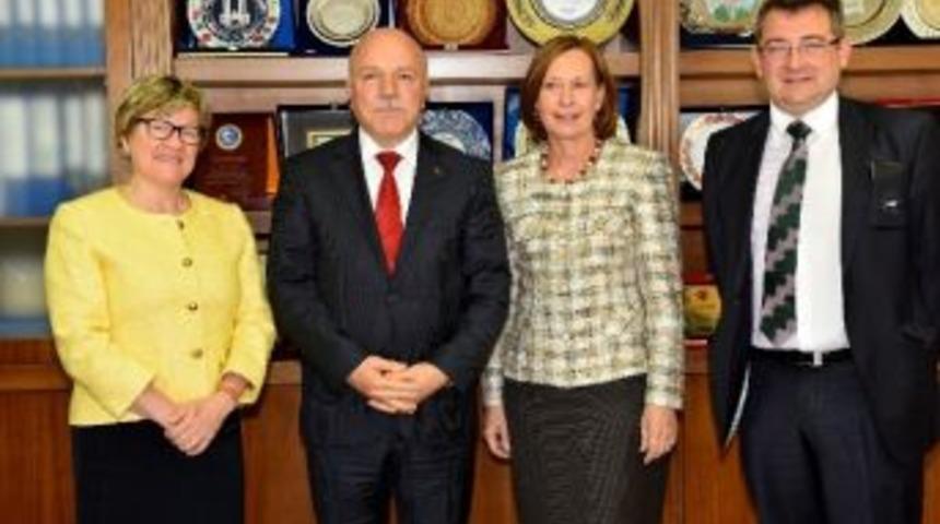 Başkan Sekmen, Finlandiya Ve L&uuml;ksemburg B&uuml;y&uuml;kel&ccedil;ileri&rsquo;ni Konuk Etti