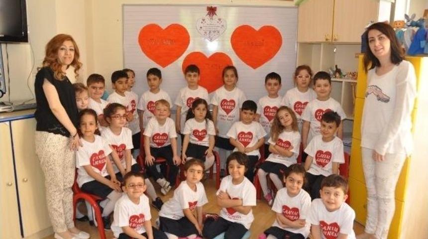 Anneler G&uuml;n&uuml;&rsquo;nde 27 Yıl &Ouml;nceki İlk &Ouml;ğretmenini Unutmadı