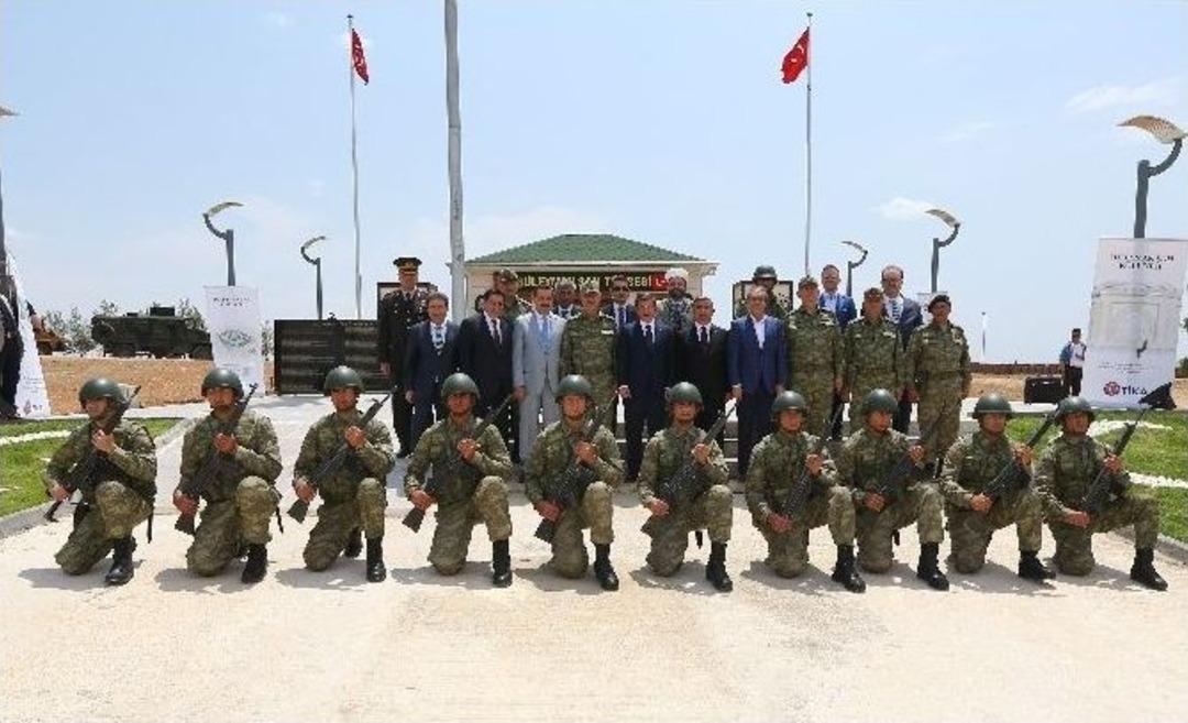 Başbakan Davutoğlu, S&uuml;leyman Şah T&uuml;rbesini Ziyaret Etti