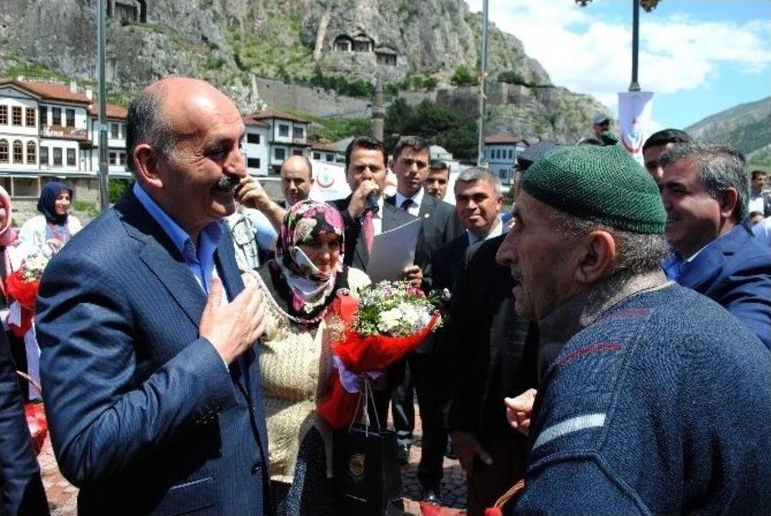 Sağlık Bakanı M&uuml;ezzinoğlu&rsquo;yla Yaşlı Adamın &lsquo;emeklilere Bakmıyorsunuz?&rsquo; Diyaloğu