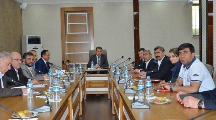 Batman Valisi Azmi &Ccedil;elik, Siyasi Parti İl Başkanları İle Bir Araya Geldi