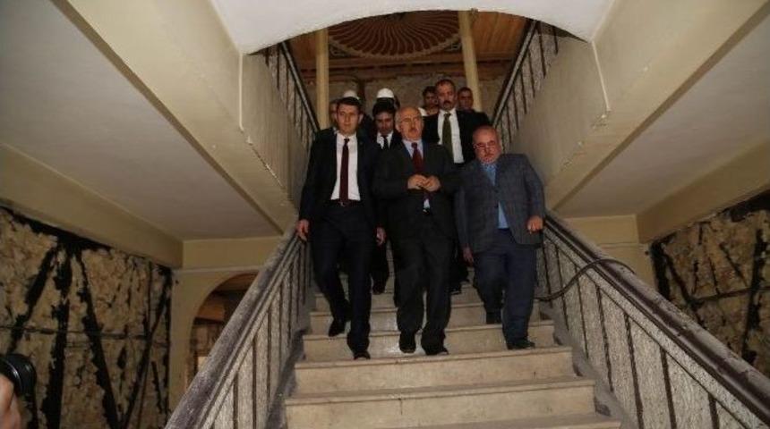 Vali Barut, Kongre M&uuml;zesi&rsquo;nde İncelemelerde Bulundu