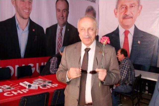 Ak Partili Milletvekili Adayları Chp’Lilere Karanfil Verdi