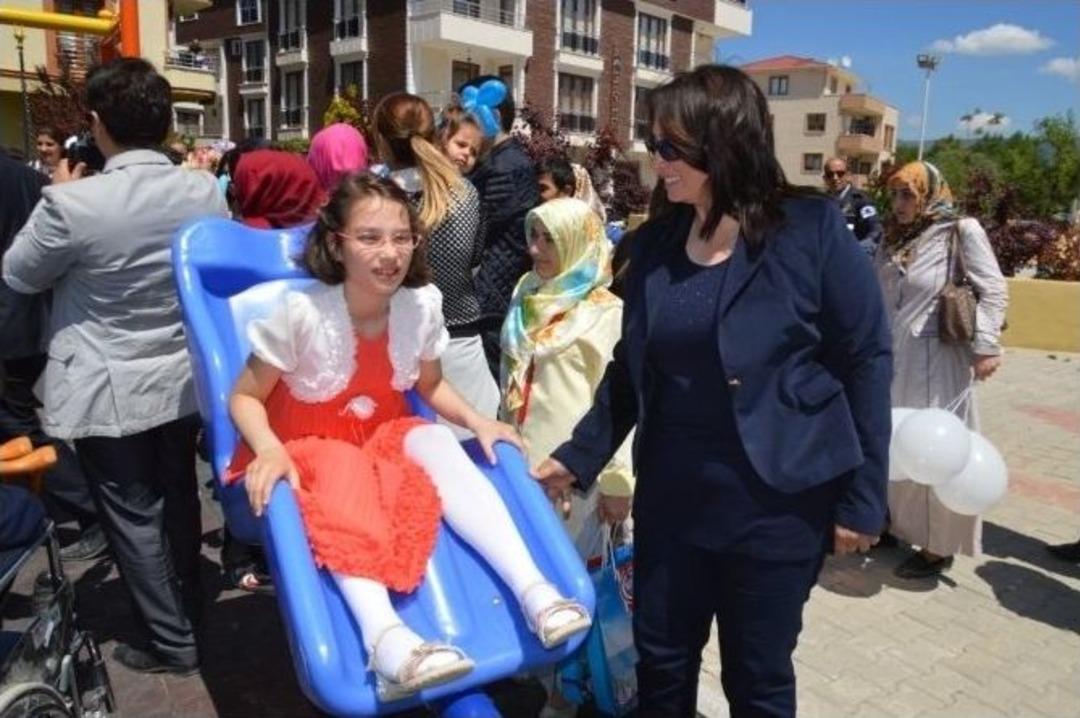 Orhangazi&rsquo;de Engelliler İ&ccedil;in &Ccedil;ocuk Parkı Ve Spor Alanı