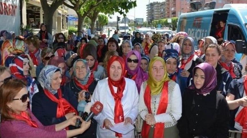 Şenlik Havasında Anneler G&uuml;n&uuml; Kutlaması