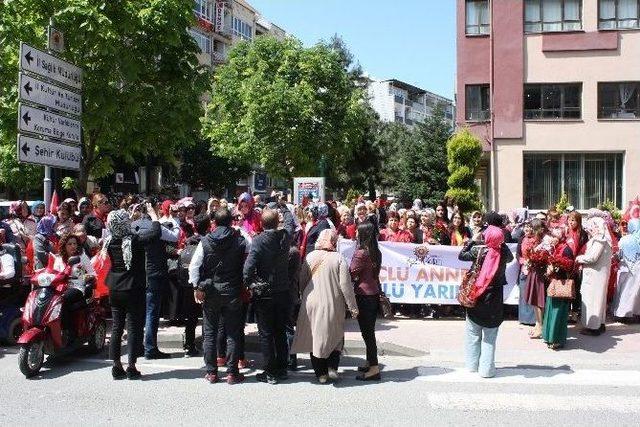 Ak Partili Kadınlardan ‘anneler Günü Yürüyüşü’