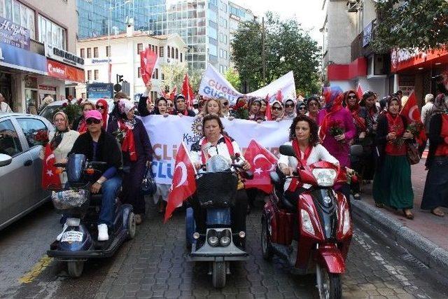 Ak Partili Kadınlardan ‘anneler Günü Yürüyüşü’