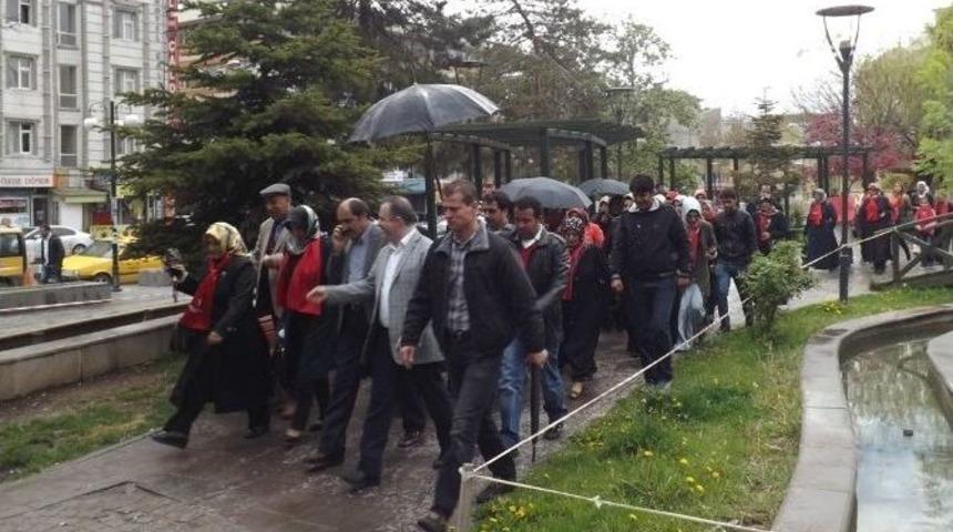 Ak Parti&rsquo;den &lsquo;anneler G&uuml;n&uuml;&rsquo; Y&uuml;r&uuml;y&uuml;ş&uuml;