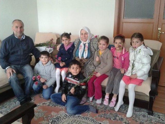 Şehit Annelerine Anneler G&uuml;n&uuml; Ziyareti 1