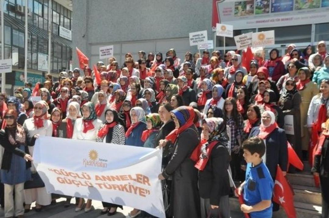 Ak Parti Sakarya İl Kadın Kollarından Y&uuml;r&uuml;y&uuml;ş