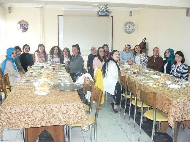 İmo Kadın Kolları Komisyonu Geleneksel Anneler G&uuml;n&uuml; Kahvaltısı 1