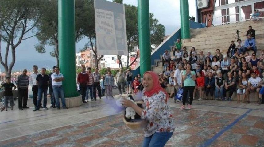 K&ouml;t&uuml; Alışkanlıklara Terlik Fırlattılar