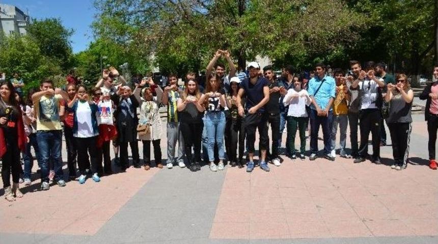 &Ouml;ğrenciler Sigara Savaş A&ccedil;tı