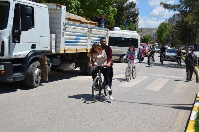 Öğrenciler Sigara Savaş Açtı