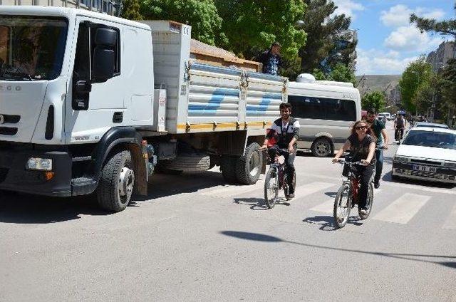 Öğrenciler Sigara Savaş Açtı