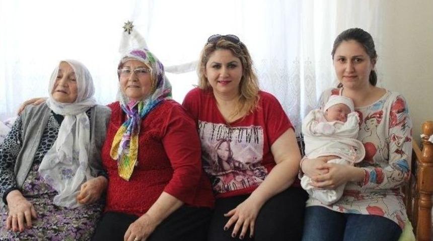 Anneler G&uuml;n&uuml;nde 5 Kuşak Yanyana
