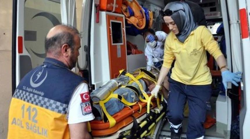 Kamyonet Kasasından D&uuml;şerek Yaralandı