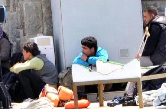 Sahil G&uuml;venlik Ka&ccedil;aklara Hayat Işığı Oldu 3