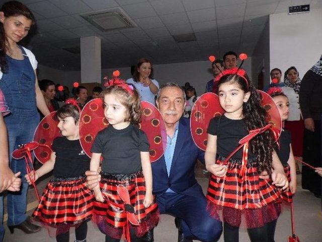 Kreş &Ouml;ğrencileri Anneler G&uuml;n&uuml;n&uuml; Kutladı 1