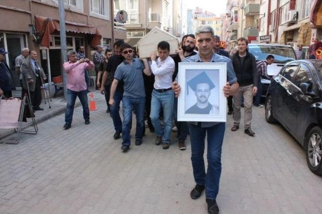 İstanbul&rsquo;da Bı&ccedil;aklı Saldırı Sonucu &Ouml;ld&uuml;r&uuml;len Edirneli Bahadır, Son Yolculuğuna Uğurlandı