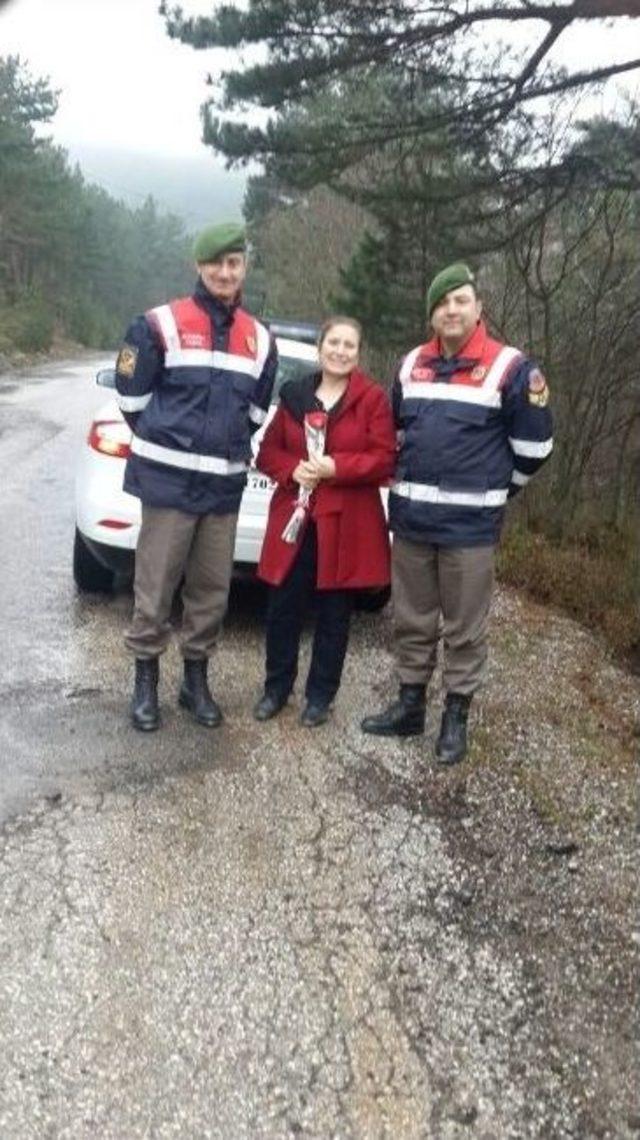 Jandarma’dan Annelere Karanfil 2