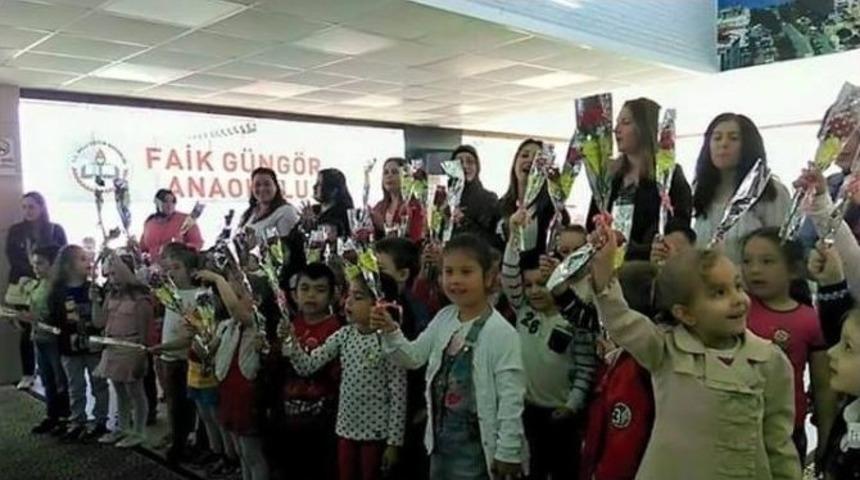 Minik &Ouml;ğrencilerden Anneler G&uuml;n&uuml; Etkinlikleri
