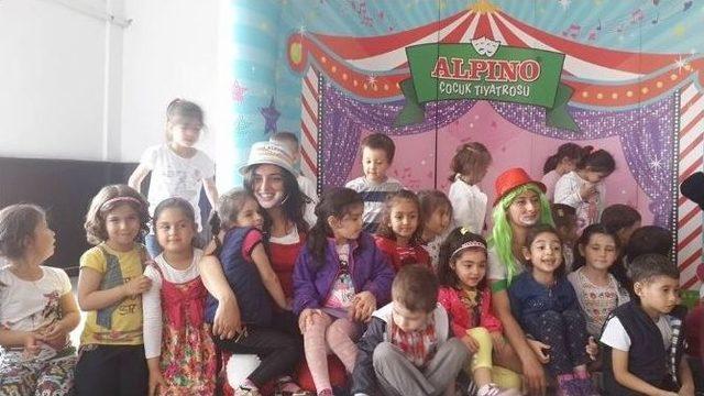 Minik &Ouml;ğrencilerden Anneler G&uuml;n&uuml; Etkinlikleri 1