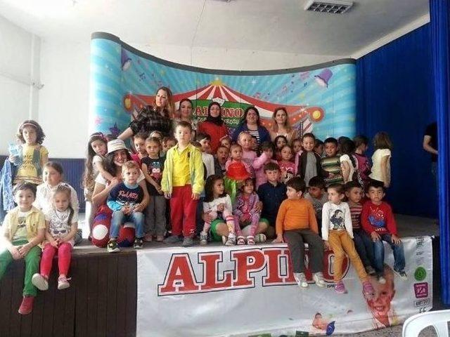 Minik &Ouml;ğrencilerden Anneler G&uuml;n&uuml; Etkinlikleri 3