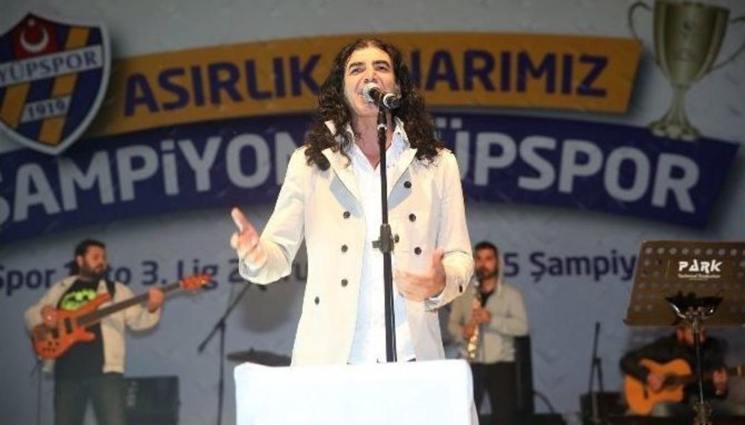 Ey&uuml;pspor Şampiyonluk Kupasını Kaldırdı