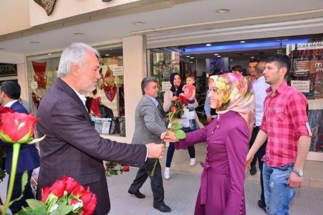 Kamil Sara&ccedil;oğlu: Annelerimizin Kıymetini Bilelim