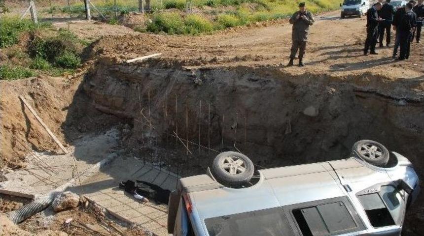 &Ouml;ğrenci Servisi Su Kanalına D&uuml;şt&uuml;: 1 &Ouml;l&uuml;, 5 Yaralı