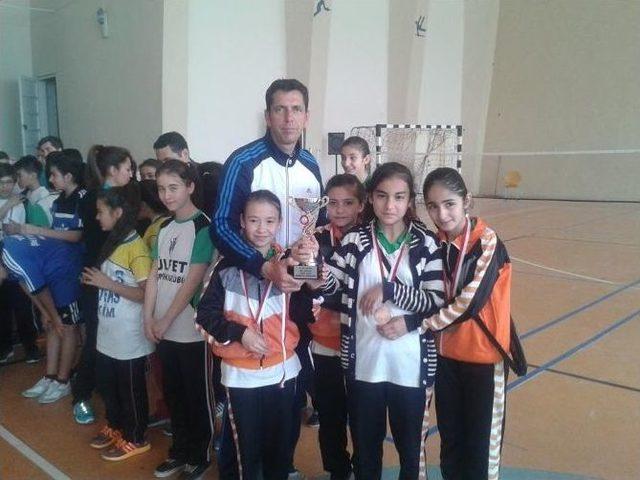 Adana’dan 4 Okul Badminton Türkiye Grup Şampiyonasına Gitti