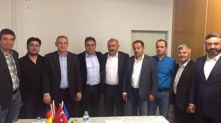 &Ouml;zt&uuml;rk, Gurbet&ccedil;i Vatandaşlarla Almanya&rsquo;da Bir Araya Geldi