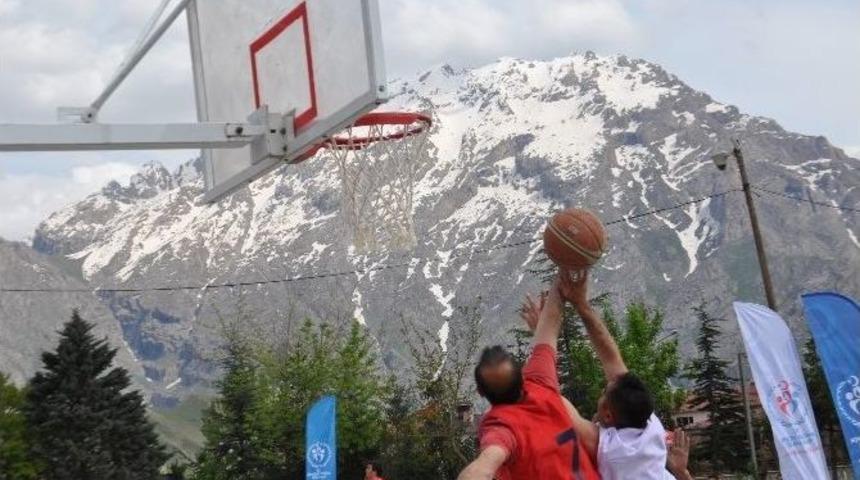 Hakkari&rsquo;de &ldquo;3x3 Sokak Basketbol Turnuvası&rdquo; Başladı