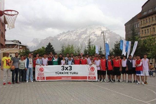 Hakkari’de “3x3 Sokak Basketbol Turnuvası” Başladı 1
