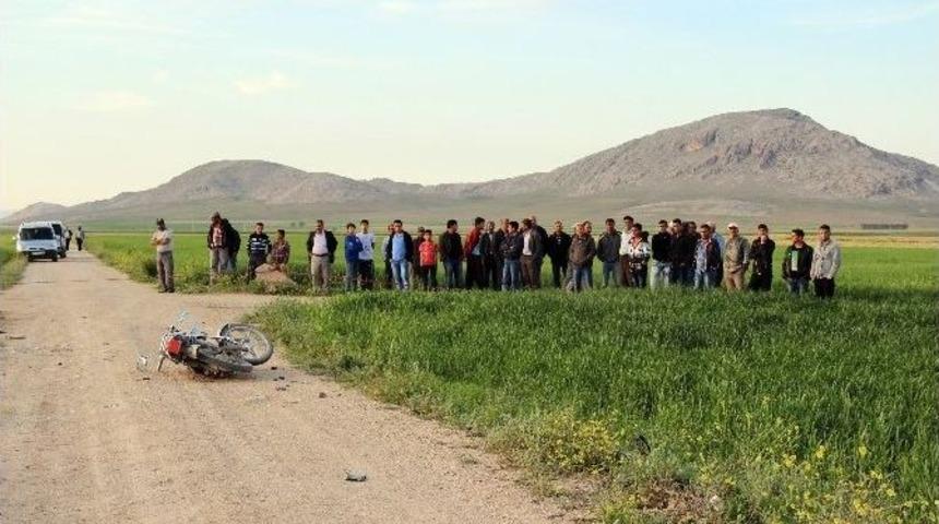 Minib&uuml;sle Motosiklet &Ccedil;arpıştı: 1 &Ouml;l&uuml;