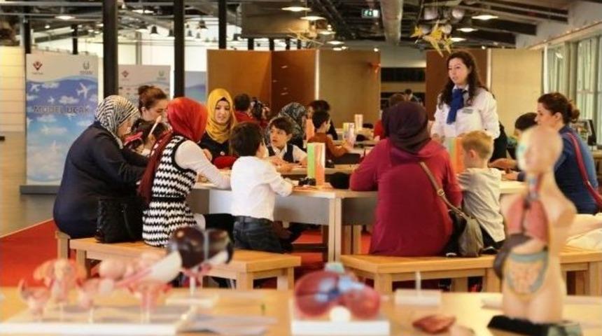 Anneler G&uuml;n&uuml;&rsquo;n&uuml; Bilim Merkezi&rsquo;nde Kutladılar