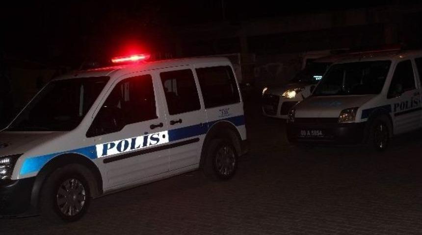 Erkekler Kavga Etti, Yoldan Ge&ccedil;en Bir Kadın Ağır Yaralandı