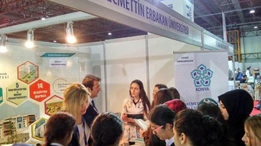 Ne&uuml; Uluslararası &Uuml;niversiteler Tanıtım Fuarında