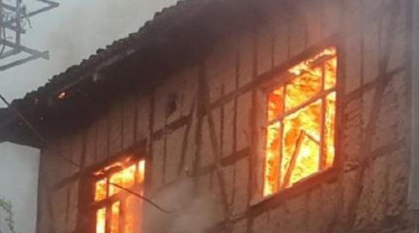 Alzheimer Hastası Kadının Evi Yandı