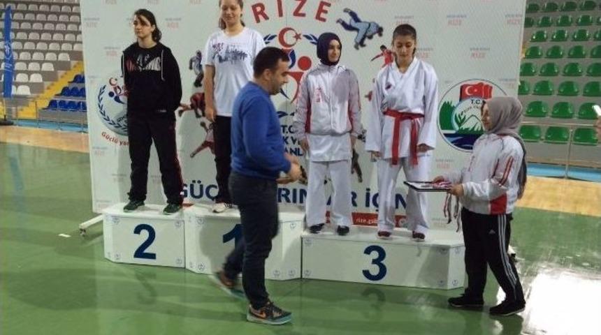 Rize&rsquo;de Karate Grup M&uuml;sabakaları Sona Erdi