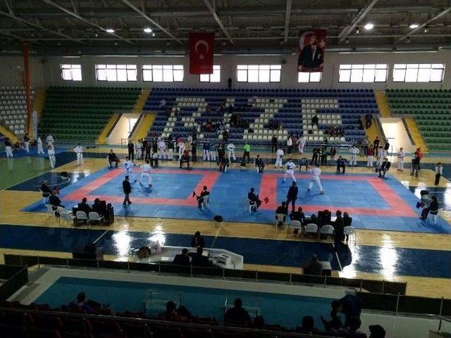 Rize’de Karate Grup Müsabakaları Sona Erdi