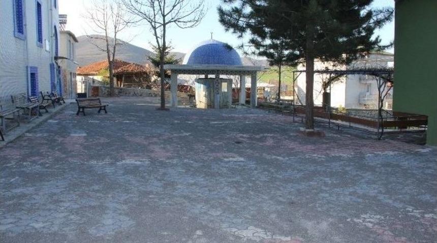 Kavak&rsquo;ta 7 Mahallenin Cami Avlusu Tamam