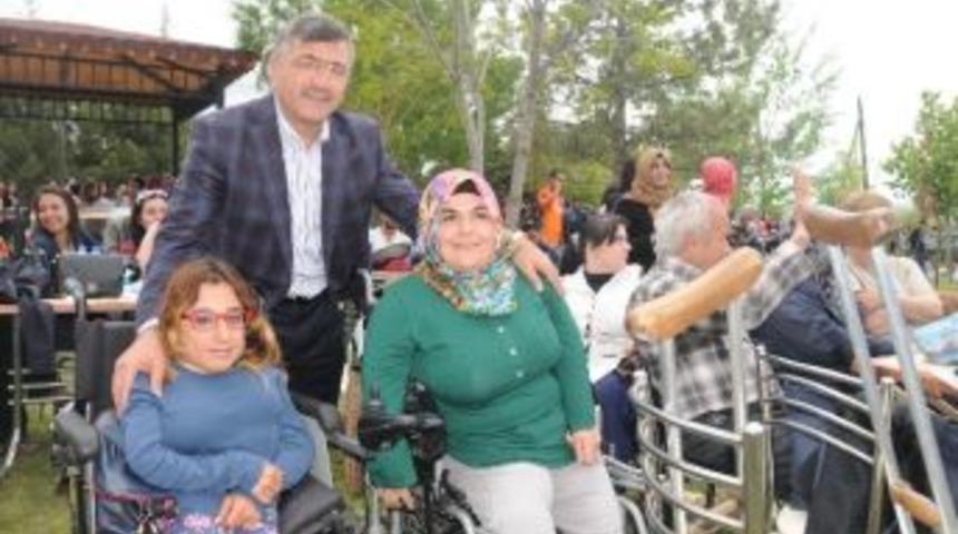 Belediye Başkanı Akdoğan&rsquo;dan Engelliler Haftası Mesajı